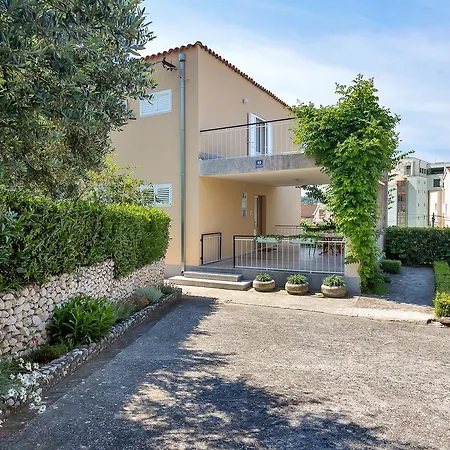 Manuela Apartment Makarska